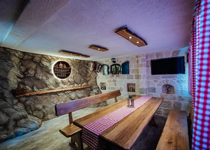 M&s S Bazenom Split - *
