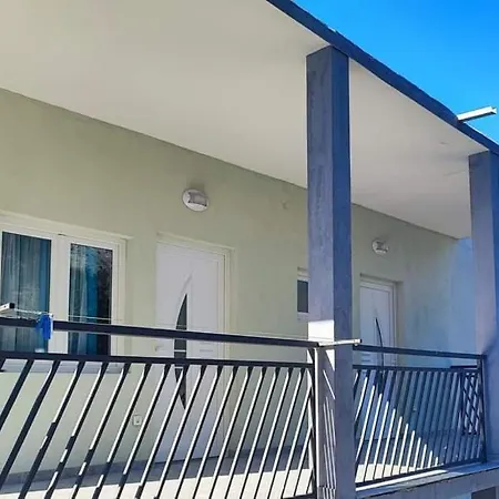 M&s S Bazenom Split - Ποντστράνα