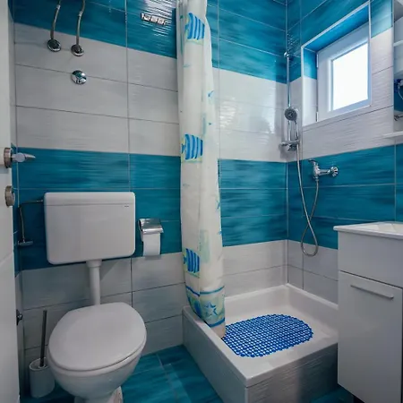 M&s S Bazenom Split - * Ποντστράνα