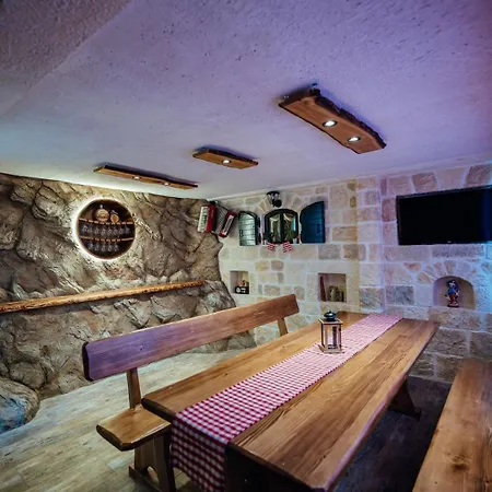 M&s S Bazenom Split - *