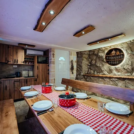 M&s S Bazenom Split -