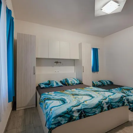 M&s S Bazenom Split -