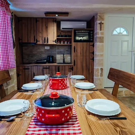 M&s S Bazenom Split - *