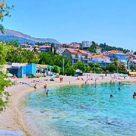 M&s S Bazenom Split - * Ποντστράνα