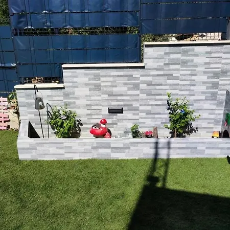 M&s S Bazenom Split - Podstrana