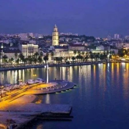 M&s S Bazenom Split - דירה פודסטראנה