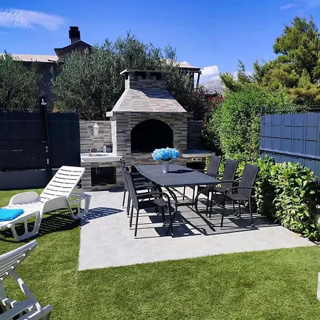 M&s S Bazenom Split - *