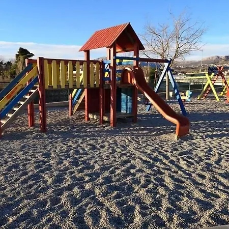 M&s S Bazenom Split - * Ποντστράνα