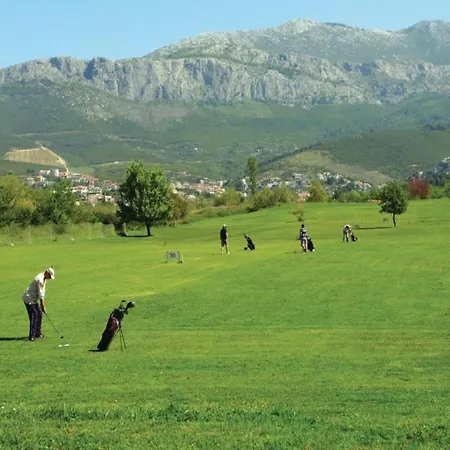 M&s S Bazenom Split - *