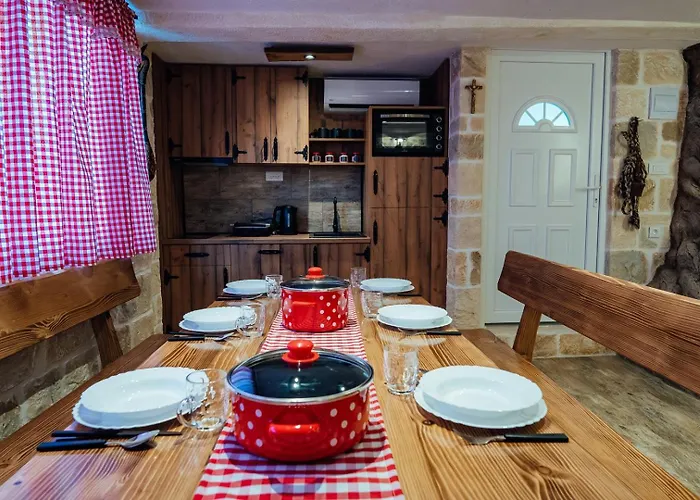 M&s S Bazenom Split - *